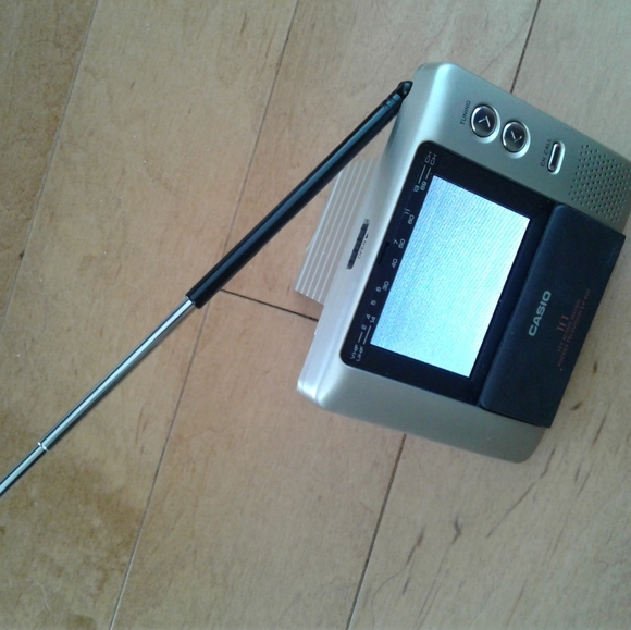 TV Portable by Casio TFT EV-600 battery Powered Vtg  Pocket Television Japan - Picture 5 of 5